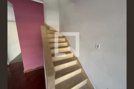 Escada de casa para alugar com 2 quartos, 150m² em Parque Edu Chaves, São Paulo