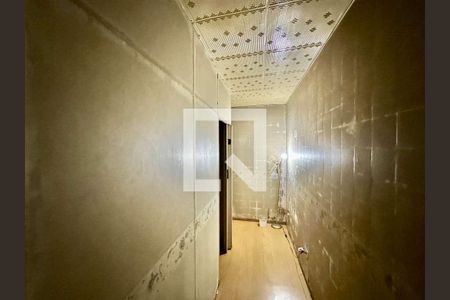 Corredor de casa à venda com 3 quartos, 110m² em Jardim das Flores, Osasco