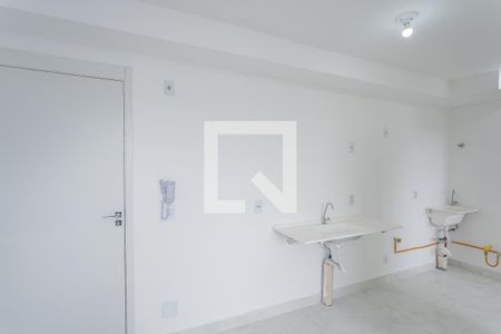 Sala, cozinha e área de serviço de apartamento para alugar com 2 quartos, 34m² em Moinho Velho, São Paulo