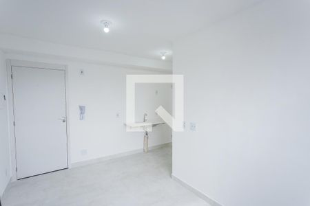 Sala, cozinha e área de serviço de apartamento para alugar com 2 quartos, 34m² em Moinho Velho, São Paulo