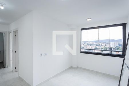 Sala, cozinha e área de serviço de apartamento para alugar com 2 quartos, 34m² em Moinho Velho, São Paulo