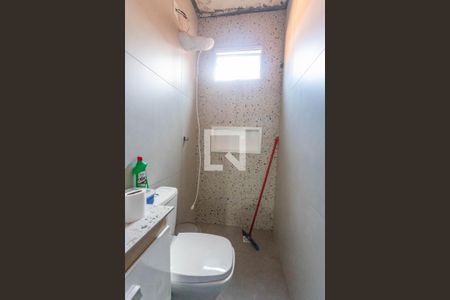 Banheiro  de casa para alugar com 2 quartos, 30m² em Casa Grande, Diadema