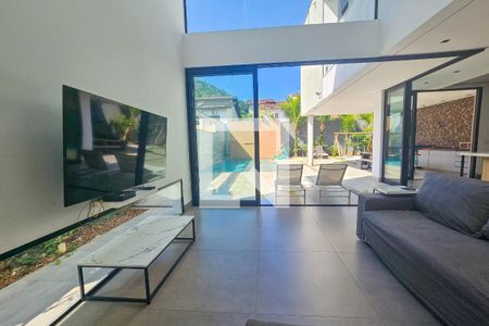 Casa de Condomínio para alugar com 4 quartos, 300m² em Bal Pernambuco, Guarujá