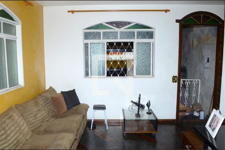 Sala de casa para alugar com 2 quartos, 158m² em São Gabriel, Belo Horizonte