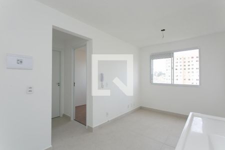 Sala / Cozinha  de casa de condomínio para alugar com 2 quartos, 32m² em Vila Carmosina, São Paulo
