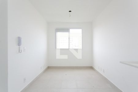 Sala / Cozinha  de casa de condomínio para alugar com 2 quartos, 32m² em Vila Carmosina, São Paulo