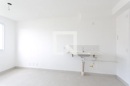 Sala / Cozinha  de casa de condomínio para alugar com 2 quartos, 32m² em Vila Carmosina, São Paulo