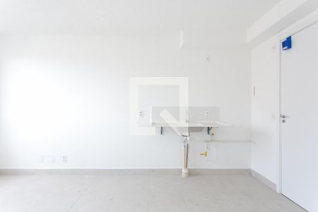 Sala / Cozinha  de casa de condomínio para alugar com 2 quartos, 32m² em Vila Carmosina, São Paulo