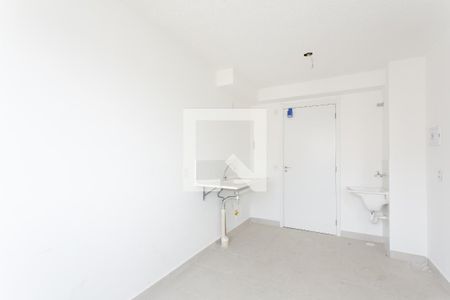 Sala / Cozinha  de casa de condomínio para alugar com 2 quartos, 32m² em Vila Carmosina, São Paulo