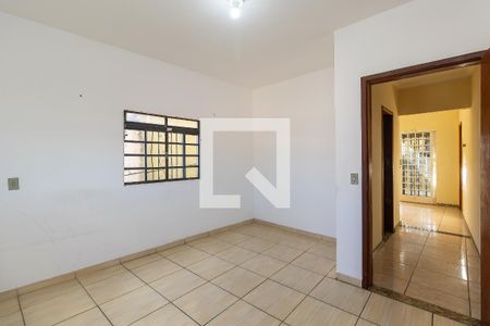 Quarto 1 de casa para alugar com 2 quartos, 73m² em Culvia, Belo Horizonte
