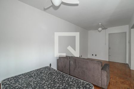 Sala / Quarto de kitnet/studio para alugar com 1 quarto, 32m² em Vila Ipiranga, Porto Alegre