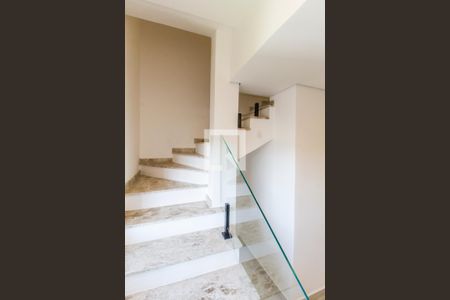 Escada de casa à venda com 3 quartos, 126m² em Alphaville, Santana de Parnaíba