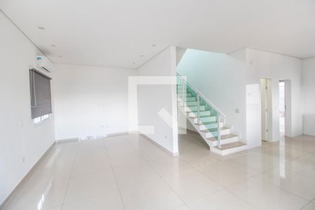 Sala  de casa de condomínio para alugar com 3 quartos, 223m² em Parque Sinai, Santana de Parnaíba