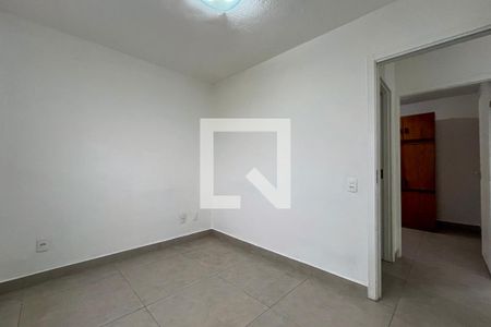 Quarto 2 de apartamento para alugar com 2 quartos, 40m² em Vila Cristalia, São Paulo
