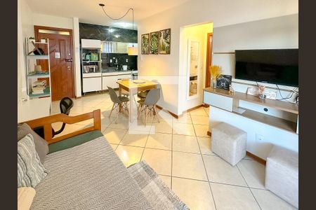 Sala de TV de apartamento para alugar com 1 quarto, 47m² em Canasvieiras, Florianópolis
