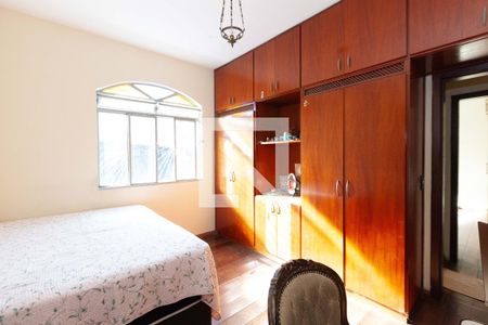 Casa à venda com 5 quartos, 360m² em Amazonas, Contagem
