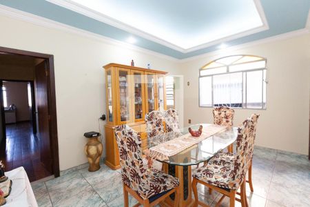 Casa à venda com 5 quartos, 360m² em Amazonas, Contagem