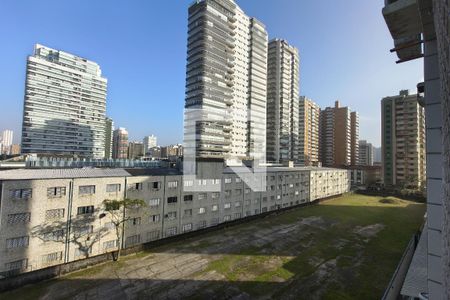 Vista da sala de apartamento para alugar com 1 quarto, 60m² em Canto do Forte, Praia Grande