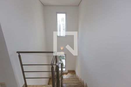 Escada de apartamento à venda com 3 quartos, 250m² em Vila da Serra, Nova Lima