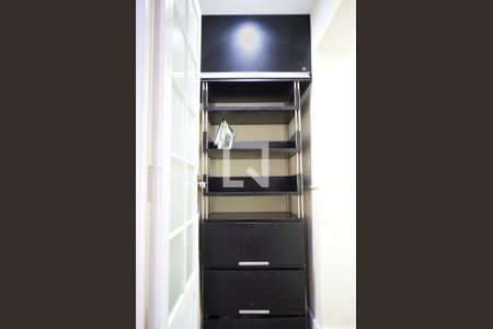 Armário corredor de apartamento para alugar com 1 quarto, 55m² em Pinheiros, São Paulo
