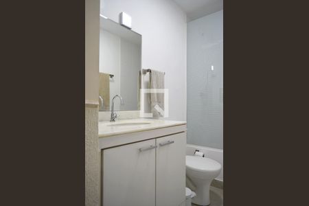 Banheiro de apartamento para alugar com 1 quarto, 55m² em Pinheiros, São Paulo