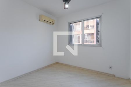 Quarto 1 de apartamento para alugar com 2 quartos, 59m² em Jardim Carvalho, Porto Alegre