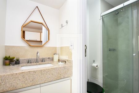 banheiro de kitnet/studio para alugar com 1 quarto, 24m² em Paraíso, São Paulo