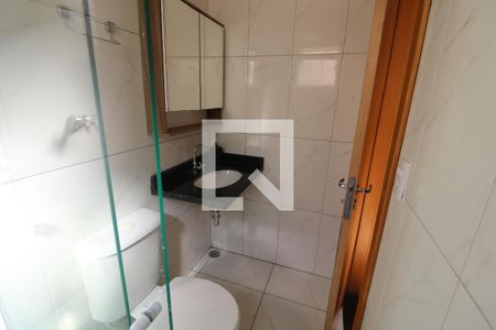 Banheiro da Suíte de casa de condomínio para alugar com 2 quartos, 70m² em Vila Macedopolis, São Paulo