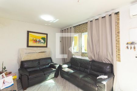 Sala de casa à venda com 5 quartos, 250m² em Cidade Antônio Estêvão de Carvalho, São Paulo