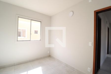 Quarto 2 de apartamento para alugar com 2 quartos, 46m² em Chácaras Tubalina E Quartel, Uberlândia