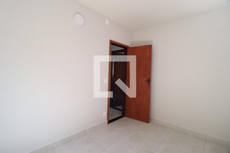 Quarto 2 de apartamento para alugar com 2 quartos, 46m² em Chácaras Tubalina E Quartel, Uberlândia