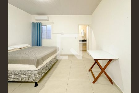 Sala/Quarto de kitnet/studio para alugar com 1 quarto, 25m² em Canasvieiras, Florianópolis
