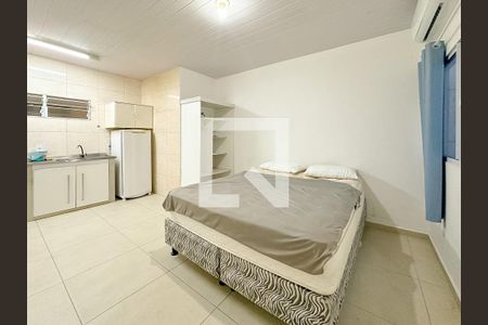 Quarto de kitnet/studio para alugar com 1 quarto, 25m² em Canasvieiras, Florianópolis