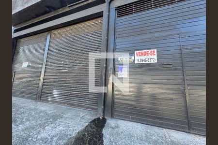 Fachada com PLACA de casa para alugar com 2 quartos, 380m² em Rochdale, Osasco