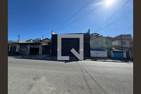Fachada de casa para alugar com 2 quartos, 380m² em Rochdale, Osasco