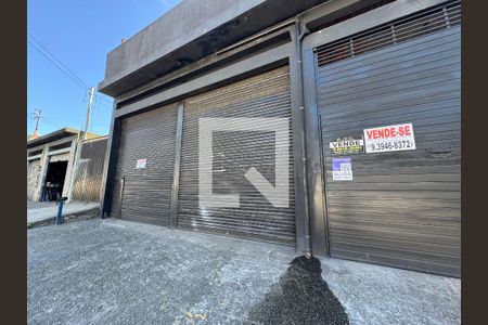 Fachada com PLACA de casa para alugar com 2 quartos, 380m² em Rochdale, Osasco