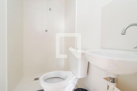 Banheiro de kitnet/studio para alugar com 1 quarto, 16m² em Itaquera, São Paulo