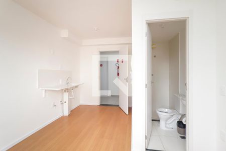 Quarto / Cozinha de kitnet/studio para alugar com 1 quarto, 16m² em Itaquera, São Paulo