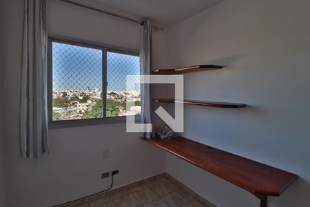 Quarto 1 de apartamento para alugar com 3 quartos, 80m² em Presidente Roosevelt, Uberlândia