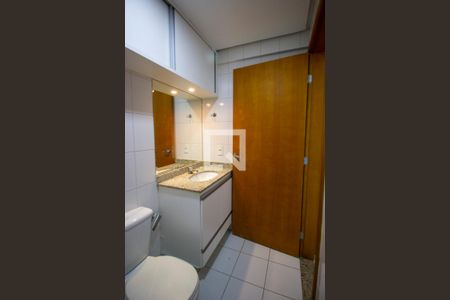 Banheiro social de apartamento para alugar com 2 quartos, 52m² em Águas Claras, Brasília