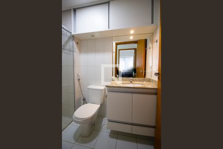 Banheiro social de apartamento para alugar com 2 quartos, 52m² em Águas Claras, Brasília