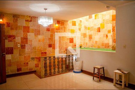 Casa para alugar com 6 quartos, 457m² em Setor Urias Magalhães, Goiânia