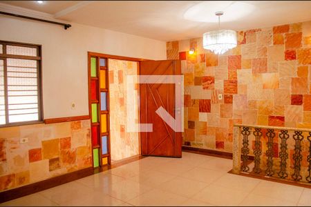 Casa para alugar com 6 quartos, 457m² em Setor Urias Magalhães, Goiânia