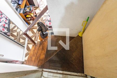 Casa 1 - escada para quarto 2  de casa à venda com 5 quartos, 125m² em Cidade Júlia, São Paulo