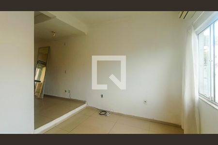 Sala  de casa à venda com 2 quartos, 110m² em Guarujá, Porto Alegre