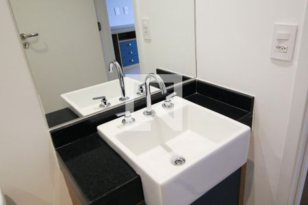 Banheiro de kitnet/studio para alugar com 1 quarto, 25m² em Indianópolis, São Paulo