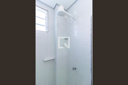 Banheiro de casa para alugar com 1 quarto, 15m² em Jardim Peri, São Paulo