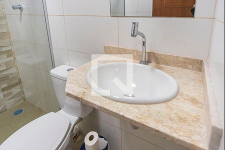 Banheiro  de casa à venda com 3 quartos, 104m² em Jardim Ocara, Santo André