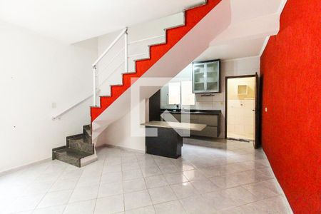 Sala de casa de condomínio para alugar com 2 quartos, 68m² em Cidade Líder, São Paulo
