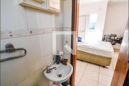 Banheiro da Suíte 1 de casa à venda com 2 quartos, 90m² em Vila Pires, Santo André